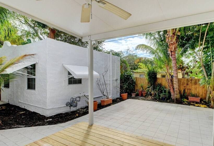 Sunset Cottage West Palm Beach/close To Downtown/ Shops/ Pet Friendly