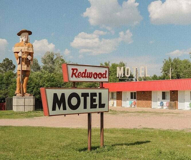 The Redwood Motel