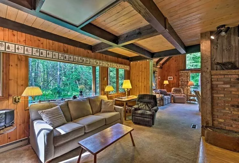 Thirteenth Lake Chalet W/deck, Walk To Water!