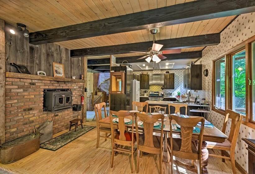 Thirteenth Lake Chalet W/deck, Walk To Water!