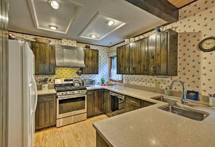 Thirteenth Lake Chalet W/deck, Walk To Water!