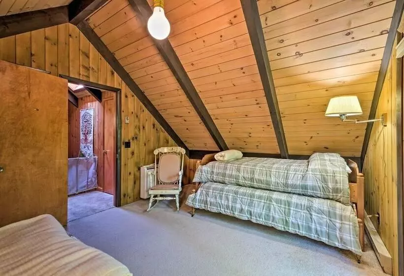 Thirteenth Lake Chalet W/deck, Walk To Water!