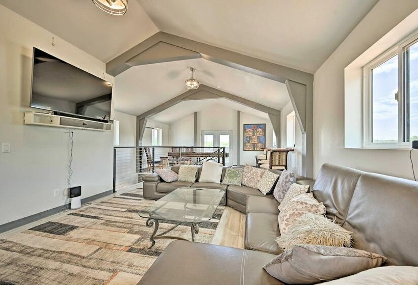 Unique Cornville Retreat W/ Game Room & Deck!