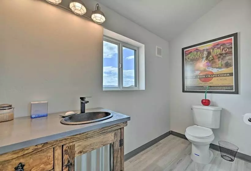 Unique Cornville Retreat W/ Game Room & Deck!