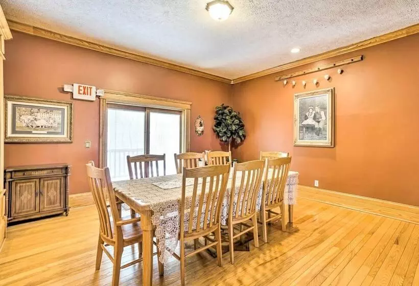 Spacious Mcarthur Home: Private Hot Tub + Pond!