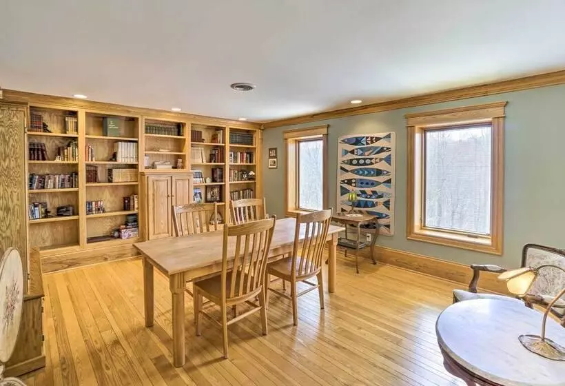 Spacious Mcarthur Home: Private Hot Tub + Pond!