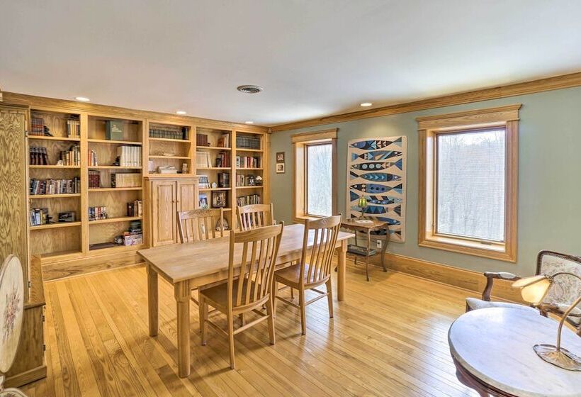 Spacious Mcarthur Home: Private Hot Tub + Pond!