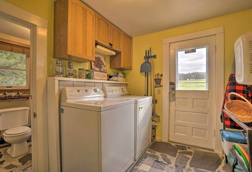 Vintage Farmhouse ~ 2 1/2 Mi To Mount Pleasant Ski