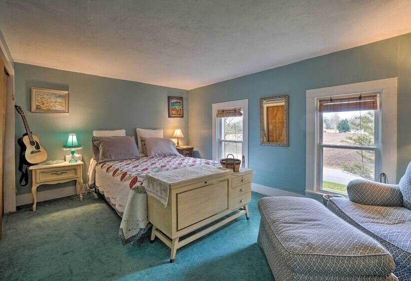 Vintage Farmhouse ~ 2 1/2 Mi To Mount Pleasant Ski