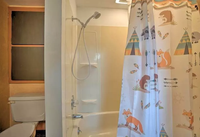 Vintage Farmhouse ~ 2 1/2 Mi To Mount Pleasant Ski