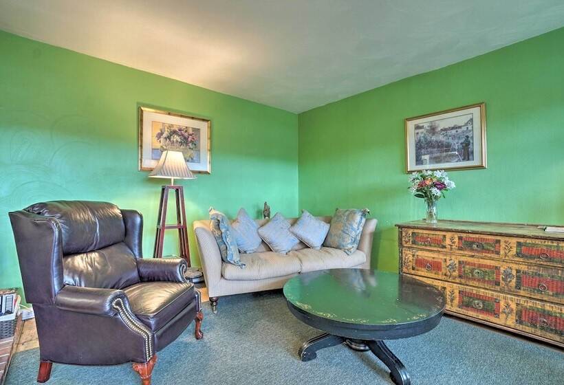 Vintage Farmhouse ~ 2 1/2 Mi To Mount Pleasant Ski