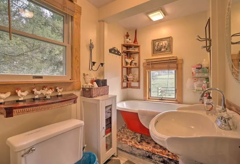 Vintage Farmhouse ~ 2 1/2 Mi To Mount Pleasant Ski