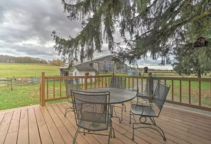 Vintage Farmhouse ~ 2 1/2 Mi To Mount Pleasant Ski