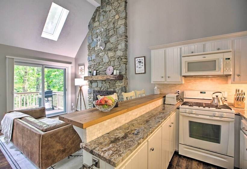 Wintergreen Resort Home W/ 2 Decks + Ski Access!