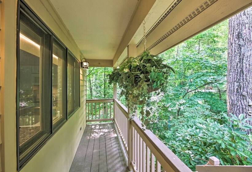 Wintergreen Resort Home W/ 2 Decks + Ski Access!