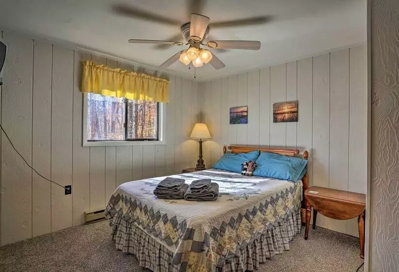 1 Mi To Arrowhead Lake: Pocono Home W/ Fire Pit