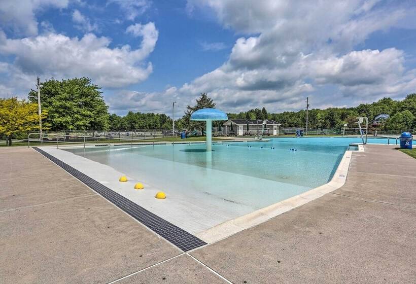 1 Mi To Arrowhead Lake: Pocono Home W/ Fire Pit