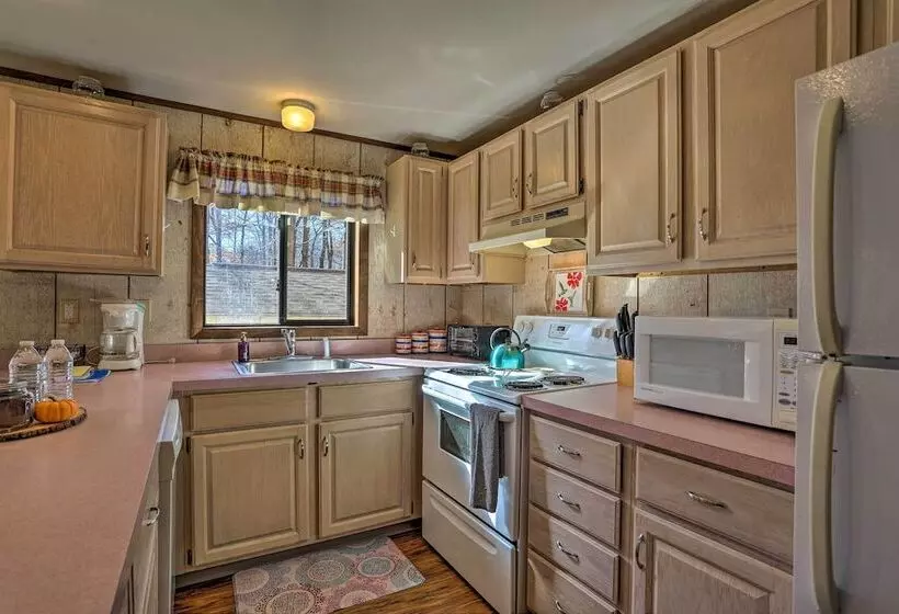 1 Mi To Arrowhead Lake: Pocono Home W/ Fire Pit