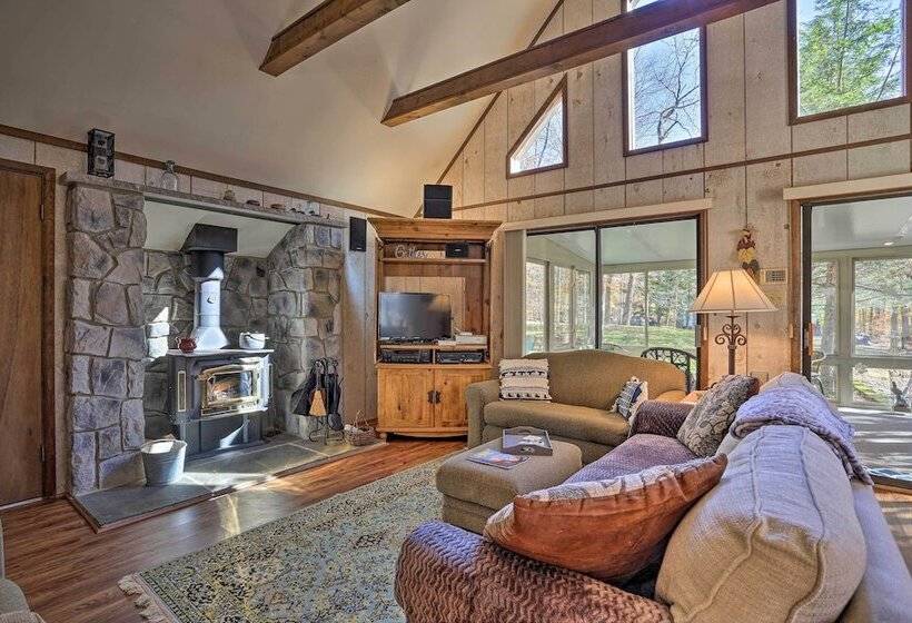 1 Mi To Arrowhead Lake: Pocono Home W/ Fire Pit