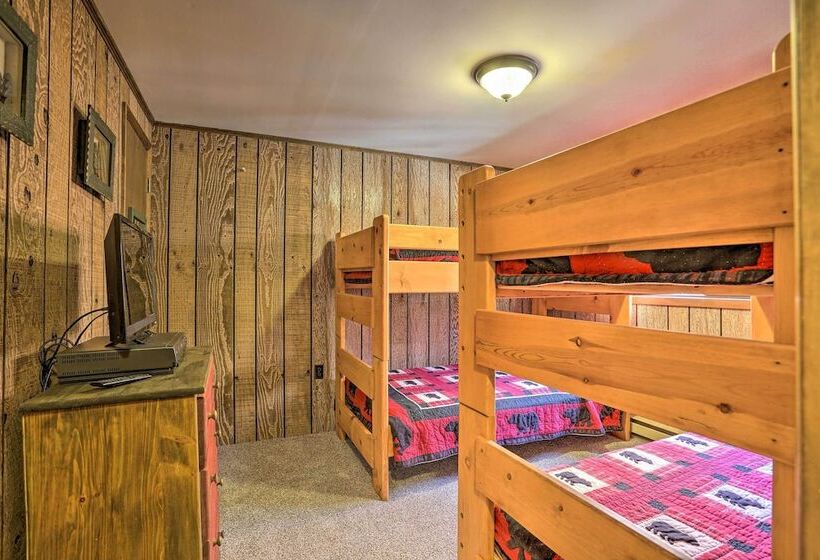 1 Mi To Arrowhead Lake: Pocono Home W/ Fire Pit