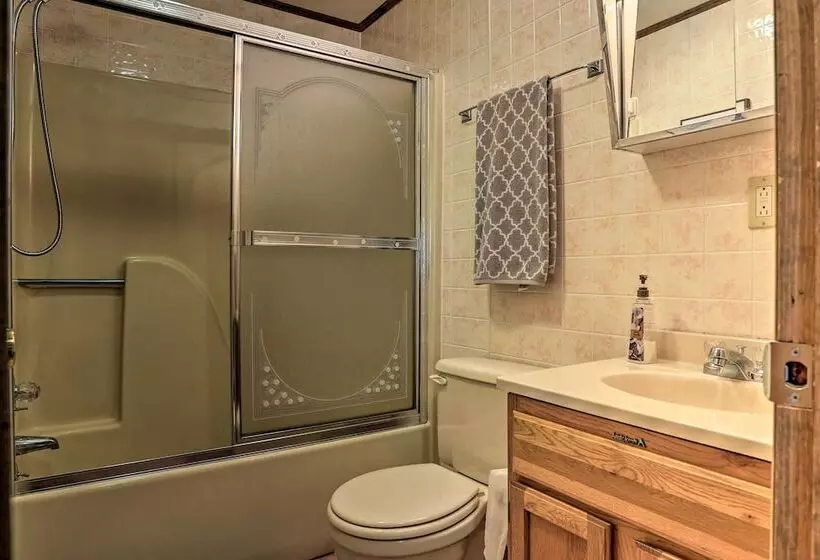 1 Mi To Arrowhead Lake: Pocono Home W/ Fire Pit