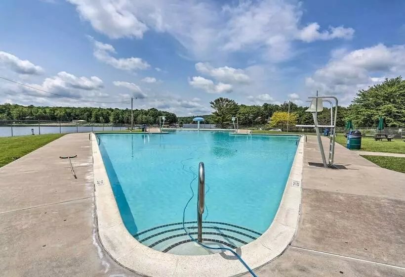 1 Mi To Arrowhead Lake: Pocono Home W/ Fire Pit