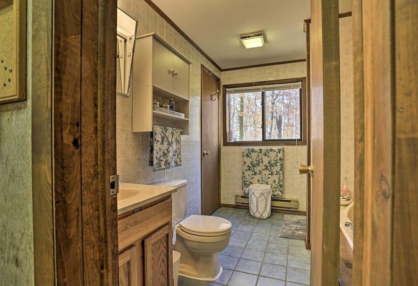 1 Mi To Arrowhead Lake: Pocono Home W/ Fire Pit