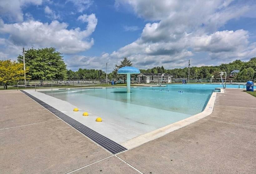 1 Mi To Arrowhead Lake: Pocono Home W/ Fire Pit