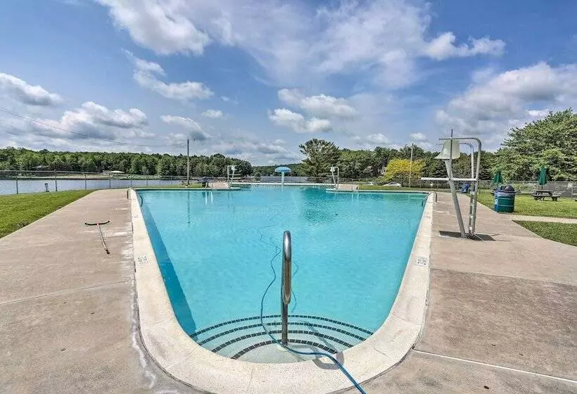 1 Mi To Arrowhead Lake: Pocono Home W/ Fire Pit