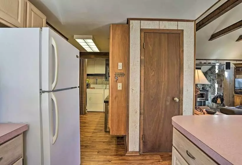 1 Mi To Arrowhead Lake: Pocono Home W/ Fire Pit