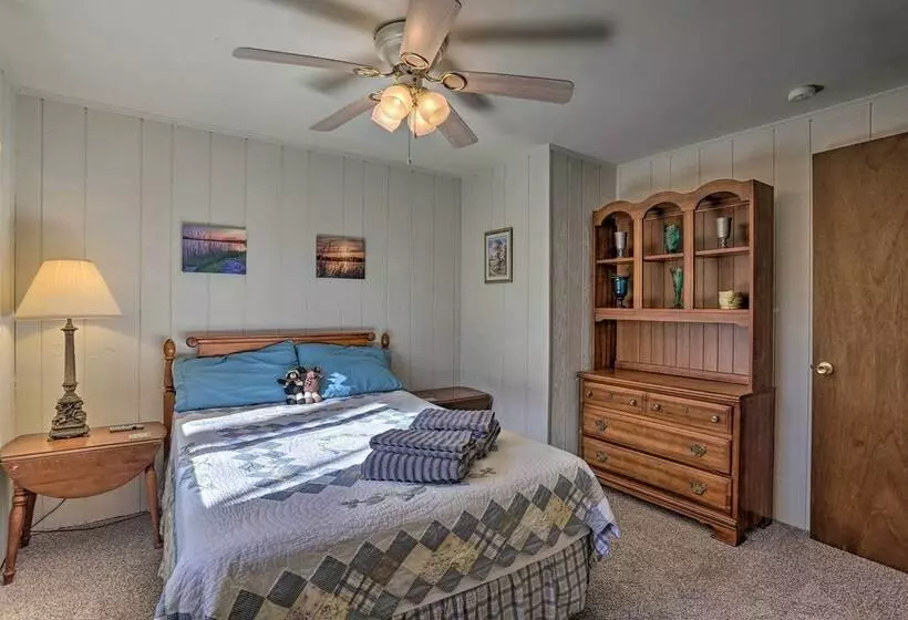 1 Mi To Arrowhead Lake: Pocono Home W/ Fire Pit