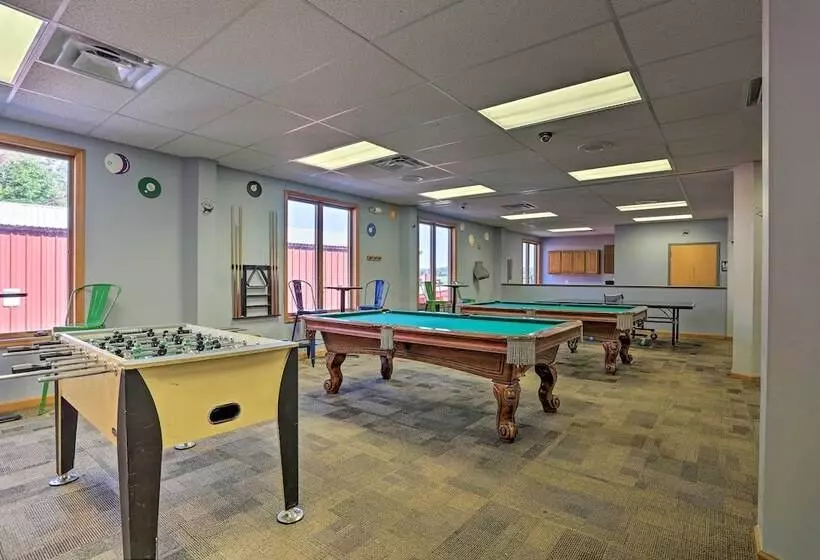 1 Mi To Arrowhead Lake: Pocono Home W/ Fire Pit