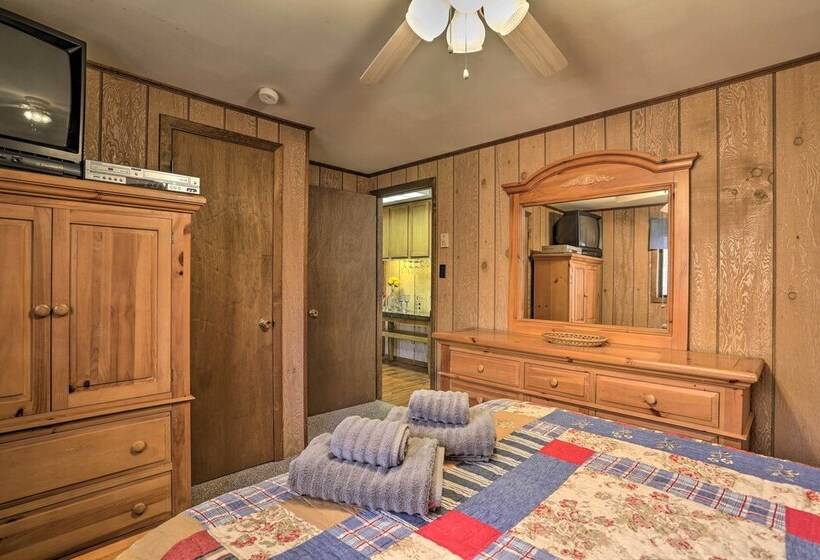 1 Mi To Arrowhead Lake: Pocono Home W/ Fire Pit