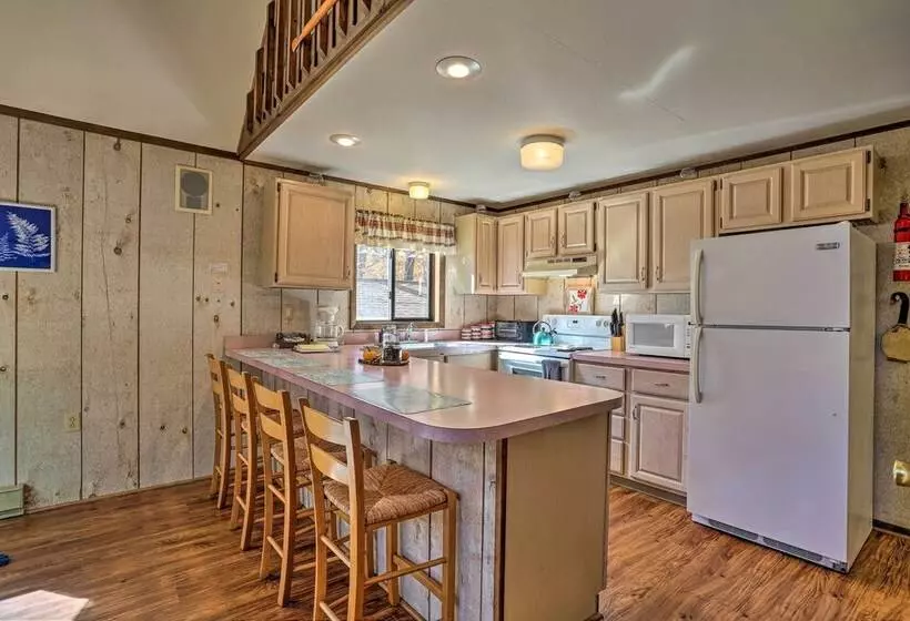 1 Mi To Arrowhead Lake: Pocono Home W/ Fire Pit