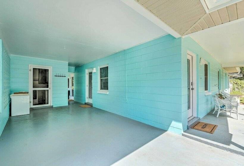 Bright Crystal River Home, Walk To Boat Ramp!