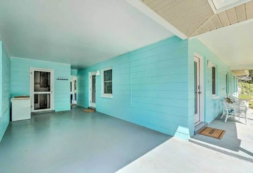 Bright Crystal River Home, Walk To Boat Ramp!