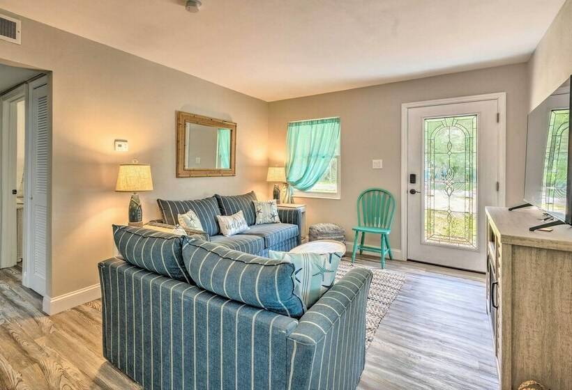 Bright Crystal River Home, Walk To Boat Ramp!