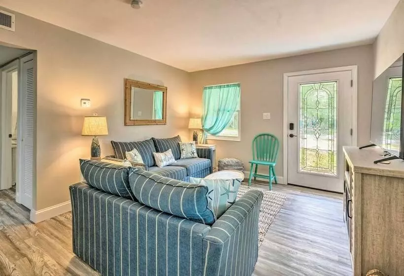 Bright Crystal River Home, Walk To Boat Ramp!