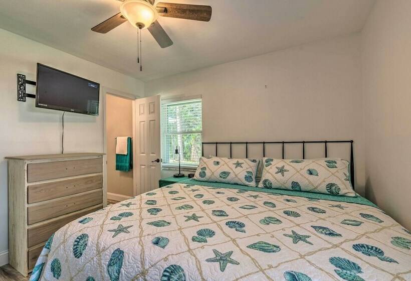 Bright Crystal River Home, Walk To Boat Ramp!