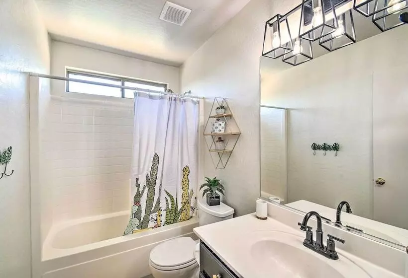 Bright Surprise Home W/ Pool, Near Spring Training