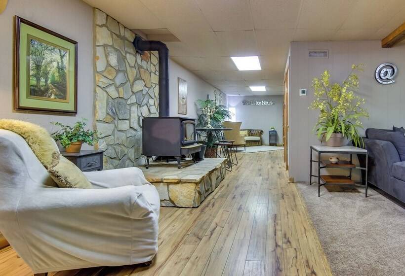 Cabin In Lake Lure; Near Chimney Rock & Asheville!