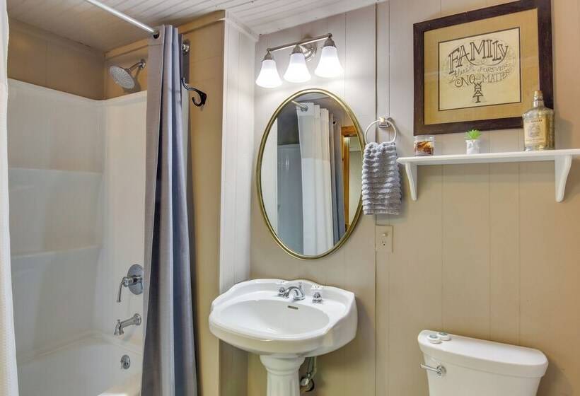 Cabin In Lake Lure; Near Chimney Rock & Asheville!