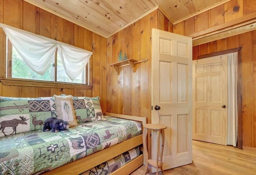 Charlevoix Cabin W/ Patio & Grill Steps To Lake!