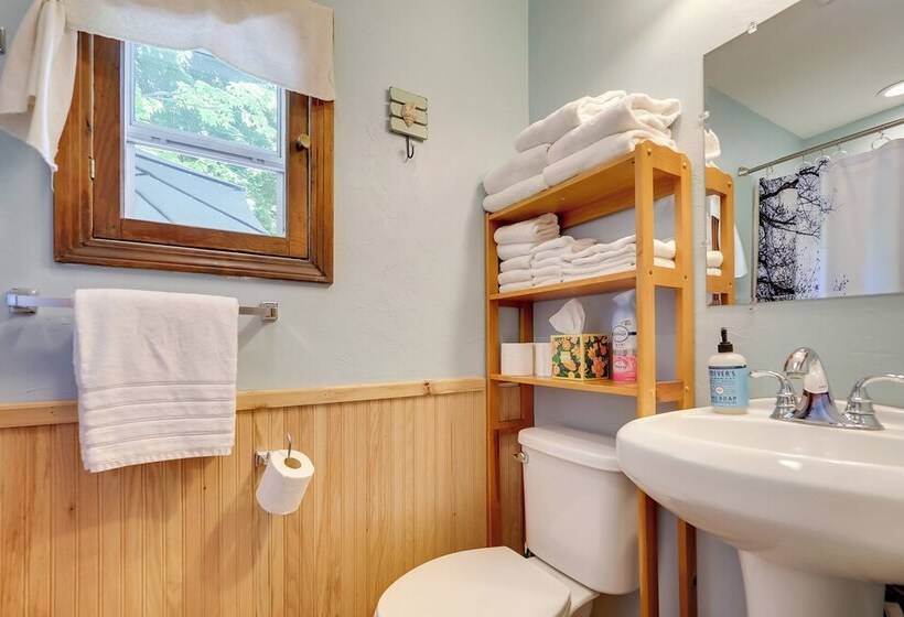 Charlevoix Cabin W/ Patio & Grill Steps To Lake!