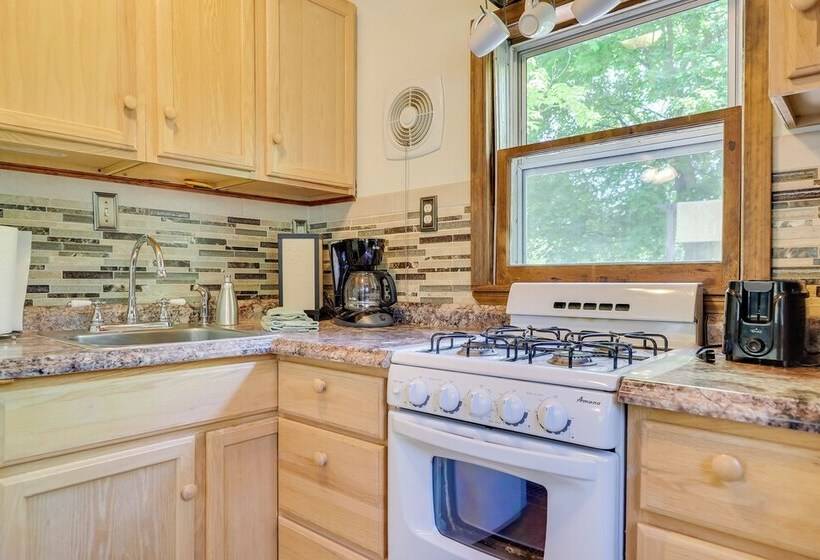 Charlevoix Cabin W/ Patio & Grill Steps To Lake!