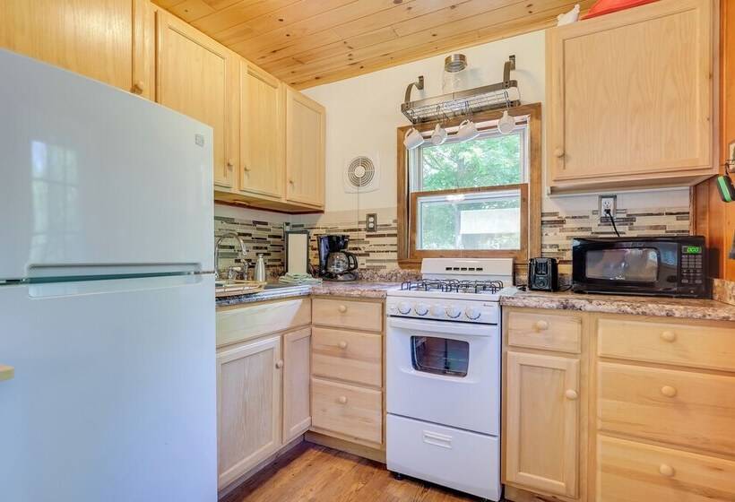 Charlevoix Cabin W/ Patio & Grill Steps To Lake!