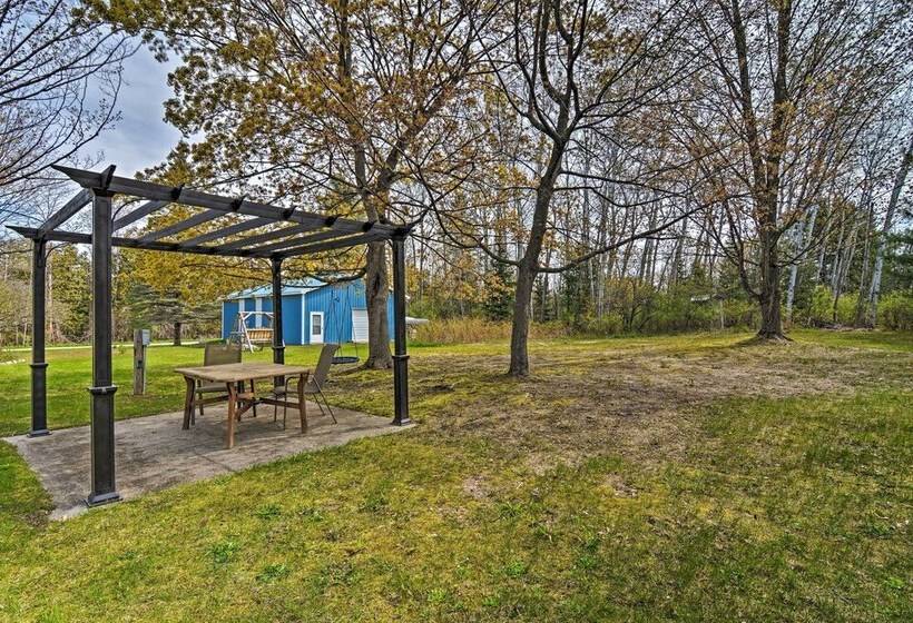 Charlevoix Cabin W/ Patio & Grill Steps To Lake!