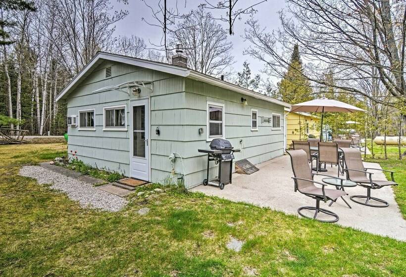 Charlevoix Cabin W/ Patio & Grill Steps To Lake!
