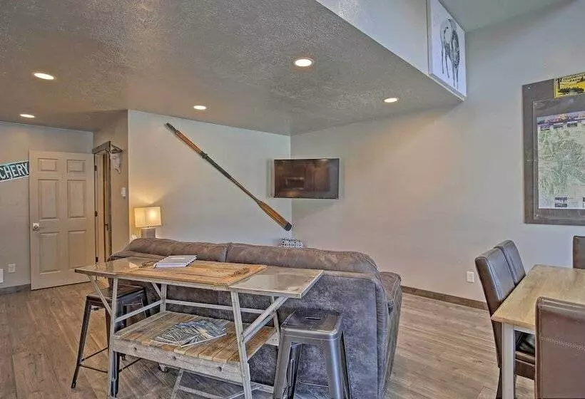 Charming Home 1 Mi To Yellowstone National Park!
