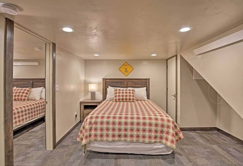 Charming Home   1 Mi To Yellowstone National Park!